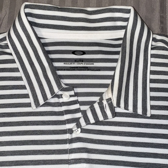 Oakley Gray & white striped collared polo shortsleeve men’s regular fit shirt XL - Picture 8 of 9